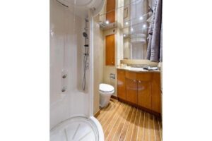 2007 Hatteras 68 Convertible for sale - photo 8