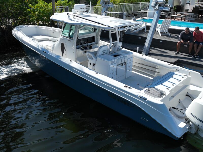 2009 Everglades 350 Center Console