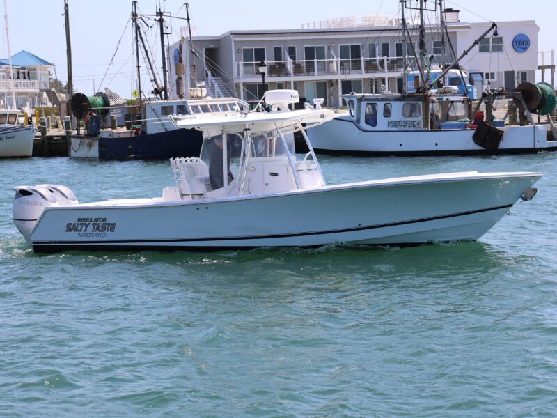 2009 Regulator 32 Forward Seating
