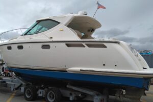 2009 Tiara Yachts 3500 Sovran for sale - photo 2