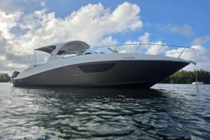 2010 Sea Ray Sundancer 370 yacht exterior profile starboard side view in Aventura Florida