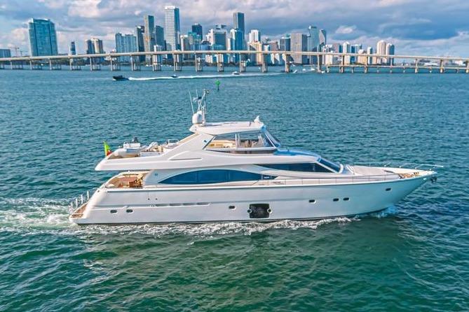 2011 Ferretti Yachts 830