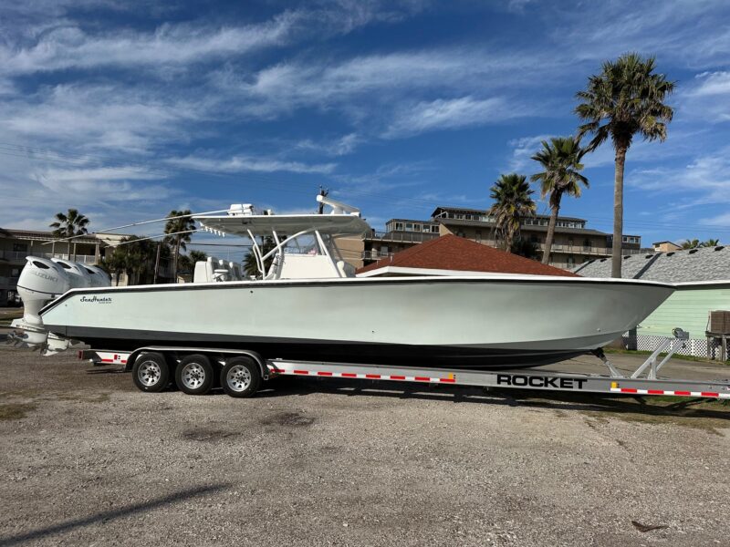 2011 SeaHunter Center Console