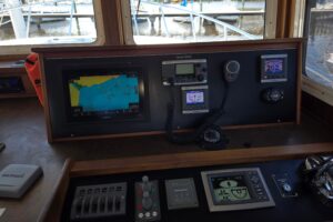 2012 American Tug 365 Flybridge for sale - photo 8