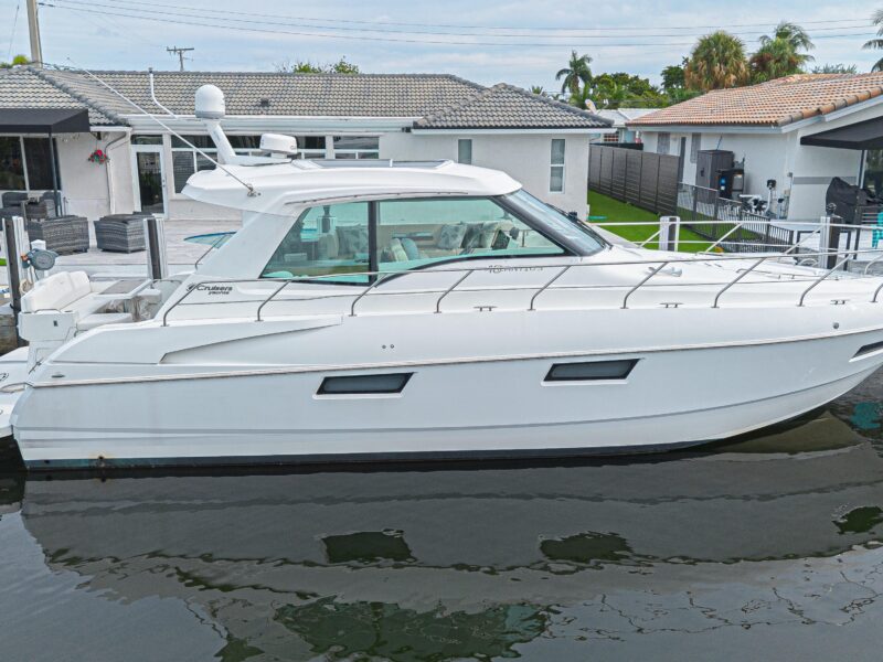 2012 Cruisers Yachts 48 Cantius