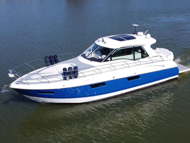 2012 Cruisers Yachts 48 Cantius
