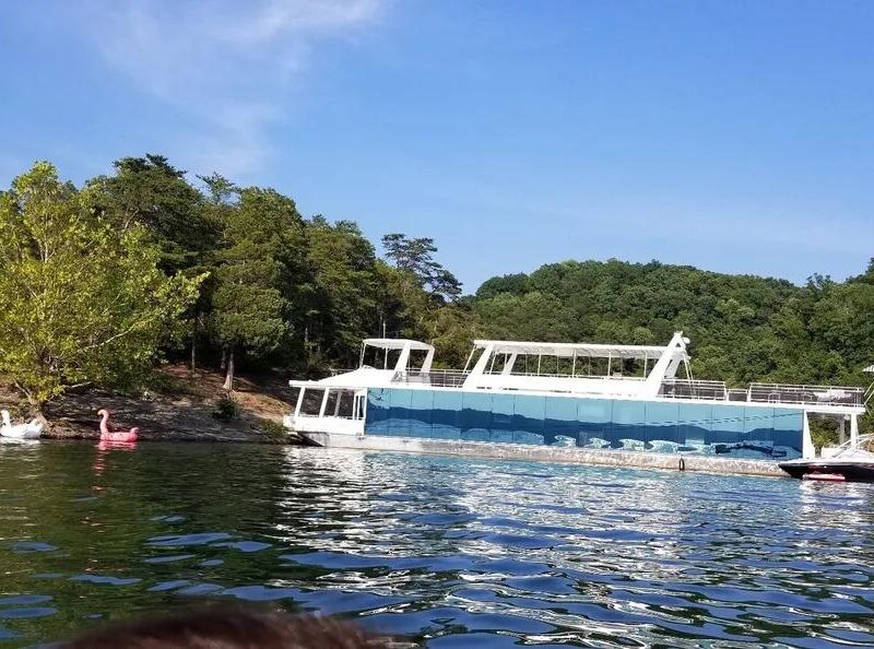 2012 Thoroughbred Houseboat 21×103