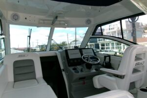 2013 Boston Whaler 315 Conquest for sale - photo 7