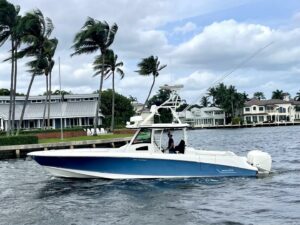 2013 Boston Whaler 370 Outrage for sale - photo 4