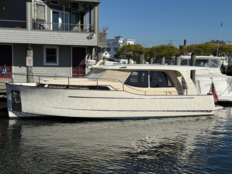 2013 Greenline 33