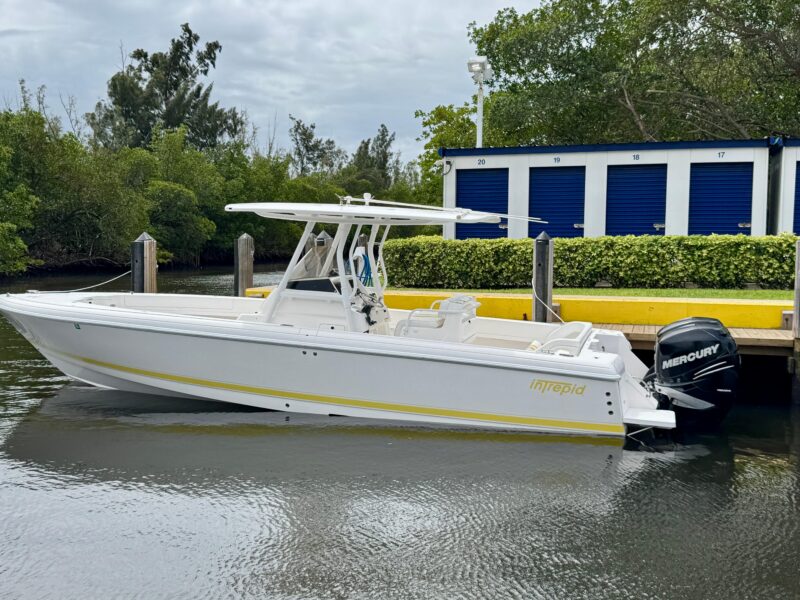 2013 Intrepid 300 Center Console