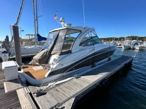 2014 Cruisers Yachts 380 Express for sale - photo 4