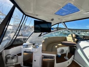 2014 Cruisers Yachts 380 Express for sale - photo 8