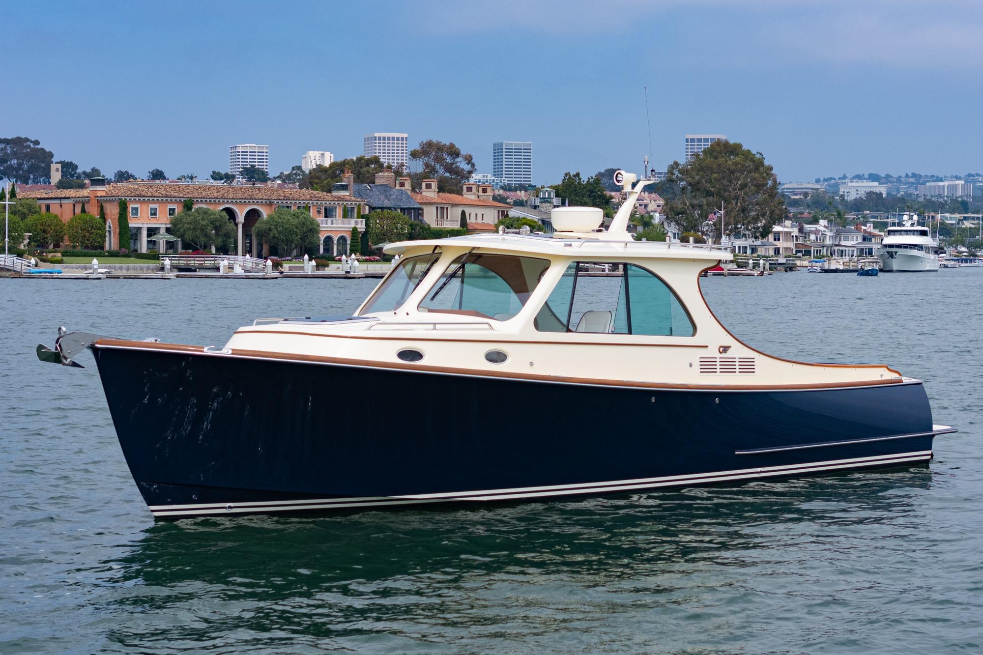 2014 Hinckley Talaria 34 for sale
