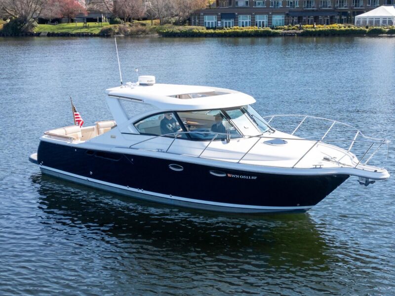 2014 Tiara Yachts 3100 Coronet