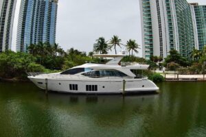 I'm ready to generate SEO-optimized alt text for Photo 7 of the 2015 Azimut 84 listing. However, I don't see the actual im...