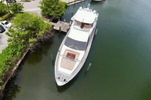 I'm ready to generate SEO-optimized alt text for Photo 8 of the 2015 Azimut 84 listing. However, I don't see the actual im...