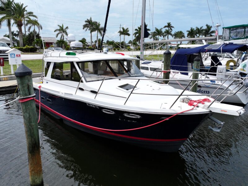 2015 Cutwater 30 Sedan
