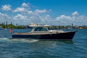 2015 Hinckley Picnic Boat 37 MKIII for sale - photo 2