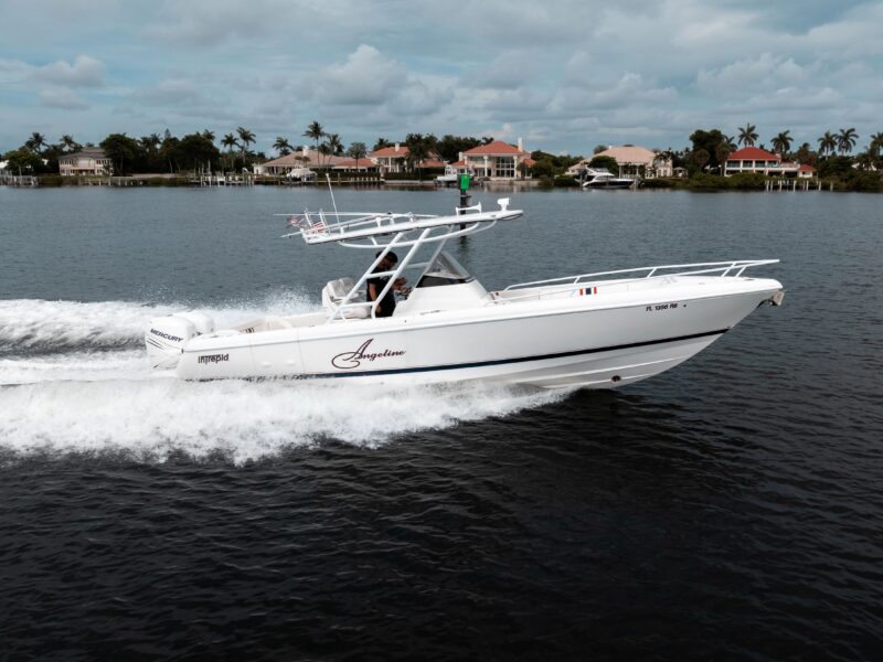 2015 Intrepid 327CC