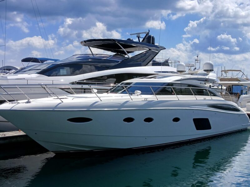 2015 Princess V62-S