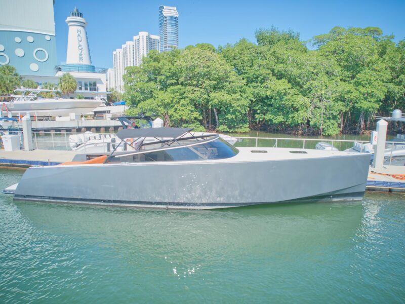2015 VanDutch 40