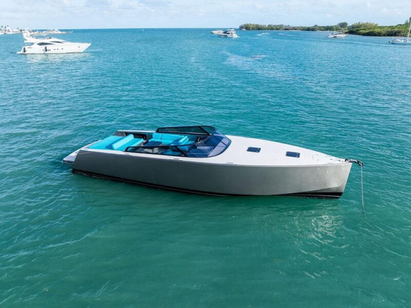 2015 VanDutch 55