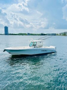 2016 Boston Whaler 350 Outrage for sale - photo 3