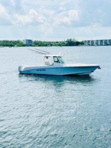 2016 Boston Whaler 350 Outrage for sale - photo 6