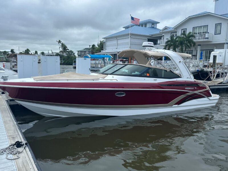 2016 Formula 330 Crossover Bowrider