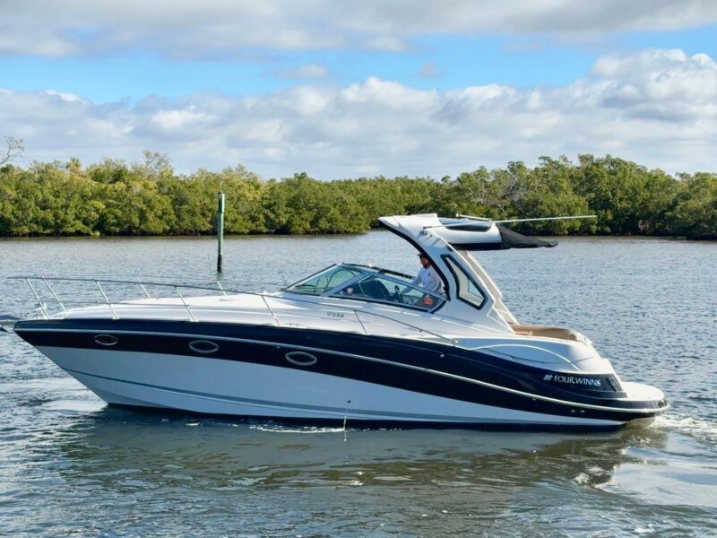 2016 Four Winns V335