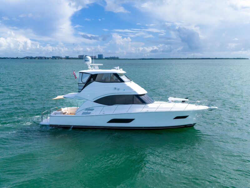 2016 Riviera 52 Enclosed Flybridge