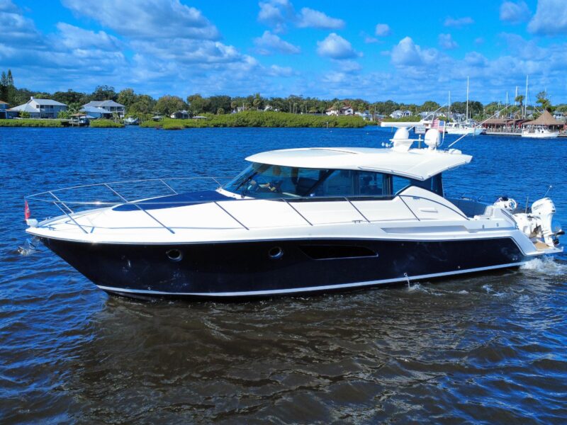 2016 Tiara Yachts C44 Coupe