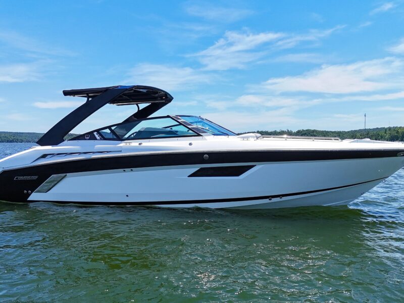 2017 Cruisers Yachts 338 Bow Rider