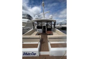2017 Cruisers Yachts 39 Express Coupe for sale - photo 2