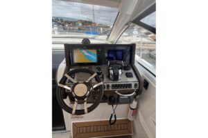 2017 Cruisers Yachts 39 Express Coupe for sale - photo 3
