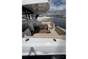 2017 Cruisers Yachts 39 Express Coupe for sale - photo 7