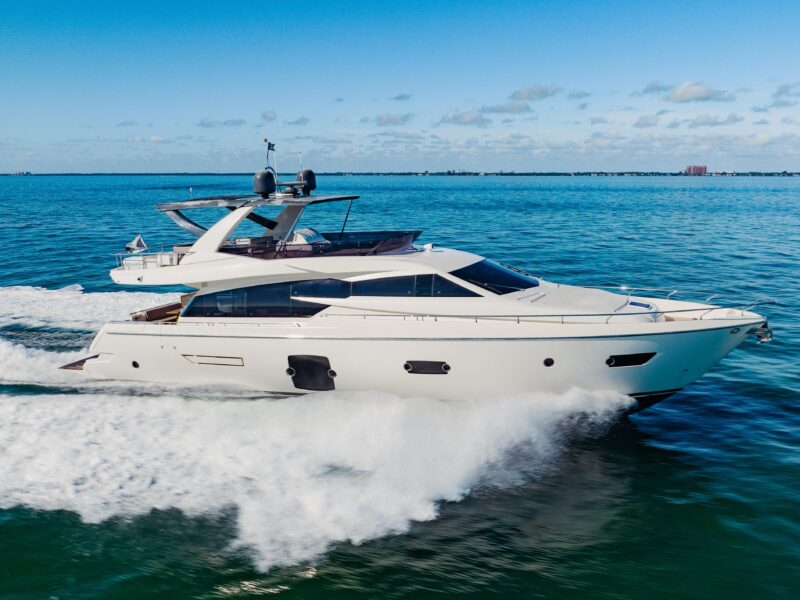 2017 Ferretti Yachts 750