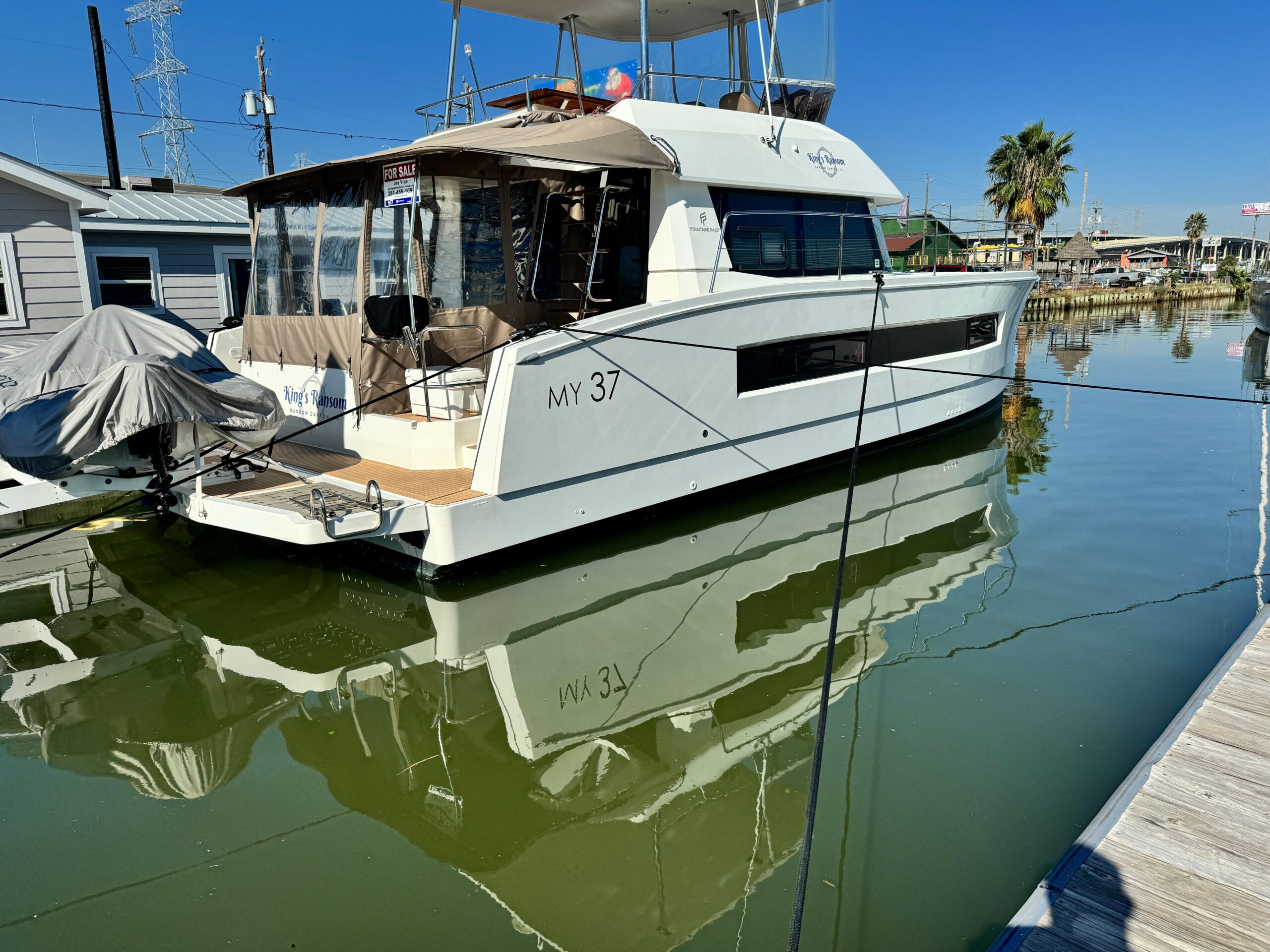 2017 Fountaine Pajot Motor Yacht 37 for sale