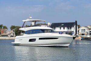 2017 Prestige 560 for sale - photo 4