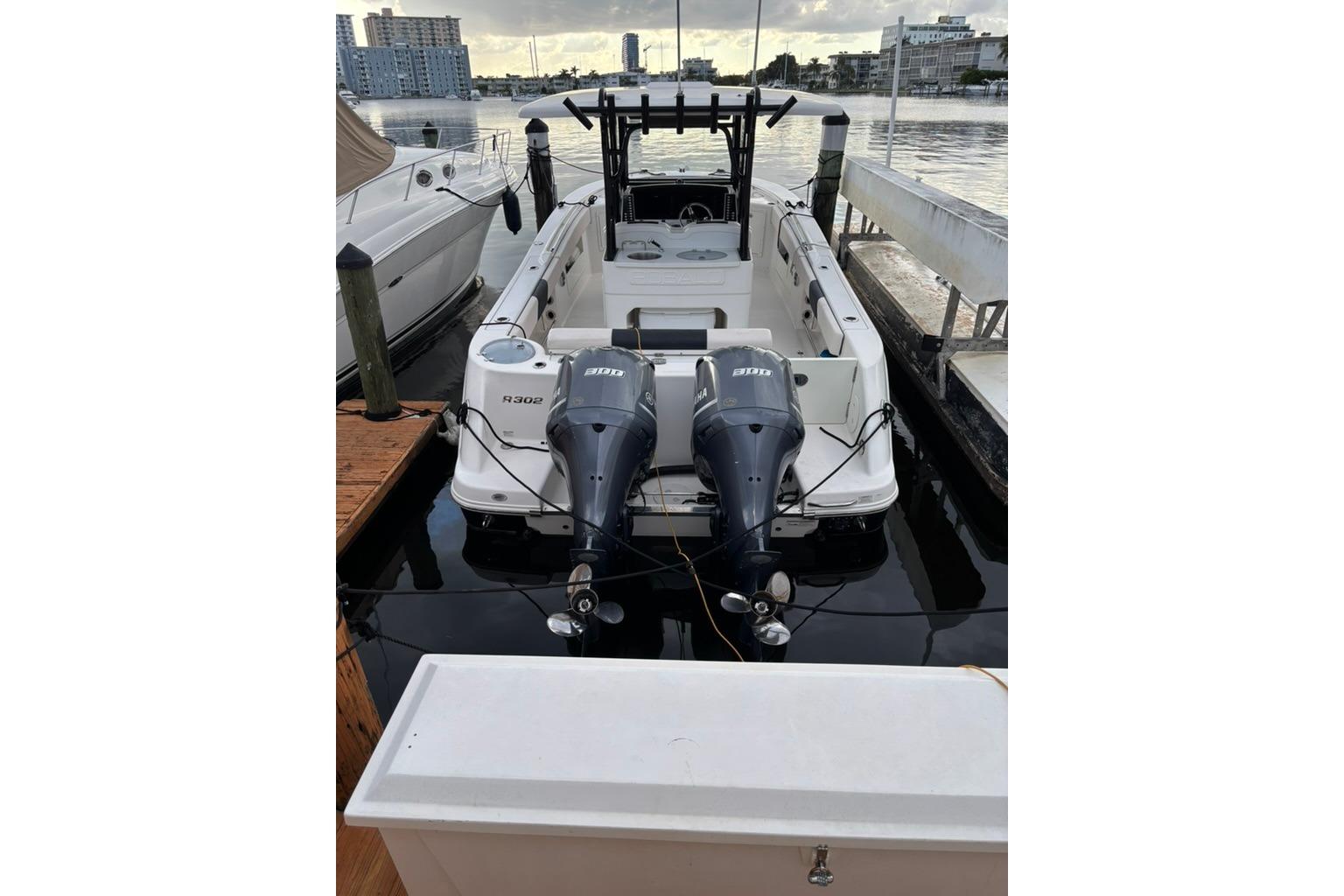 2017 Robalo R302 Center Console for sale