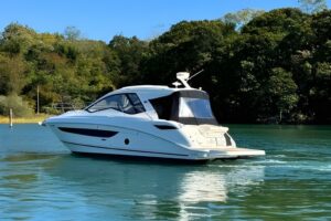 2017 Sea Ray Sundancer 350 Coupe