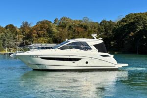 2017 Sea Ray Sundancer 350 Coupe