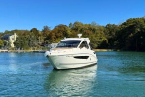 2017 Sea Ray Sundancer 350 Coupe