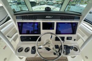 2018 Boston Whaler 350 Outrage for sale - photo 6