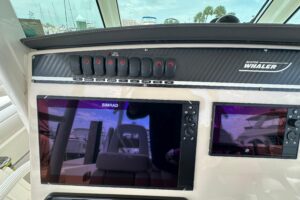 2018 Boston Whaler 350 Outrage for sale - photo 7