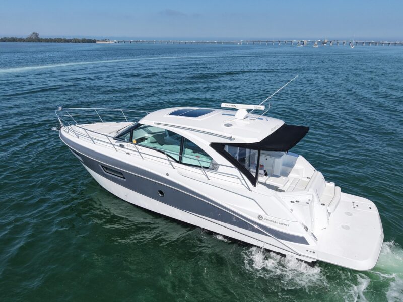 2018 Cruisers Yachts 41 Cantius