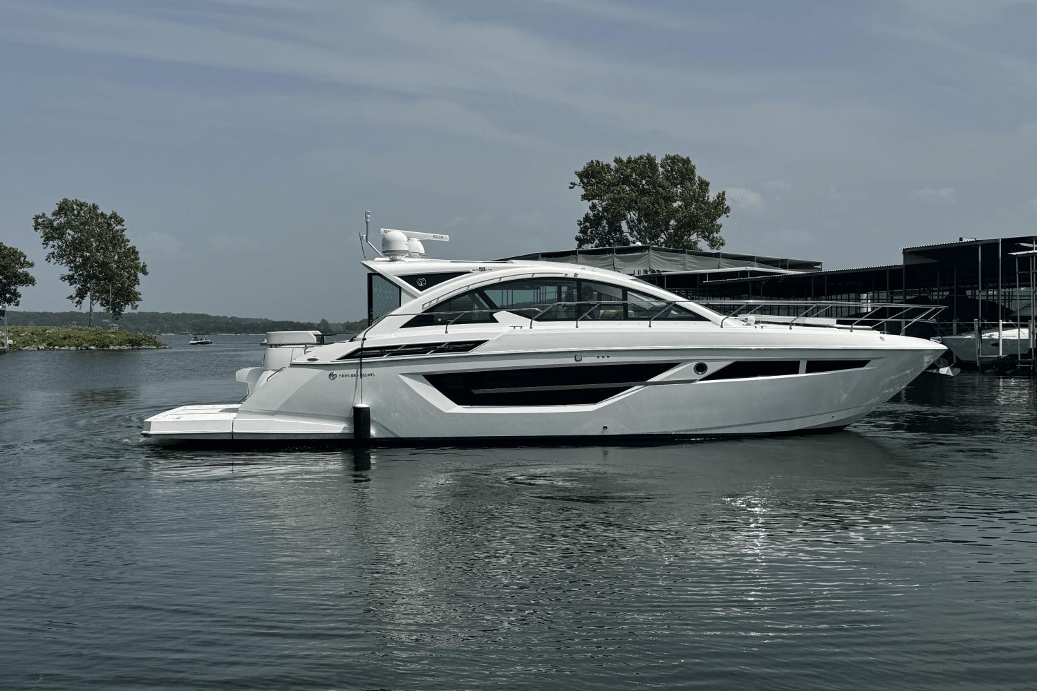 2018 Cruisers Yachts 50 Cantius for sale