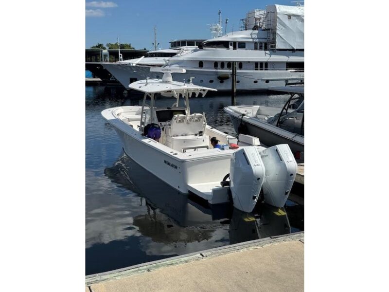 2018 Regulator 34 Center Console