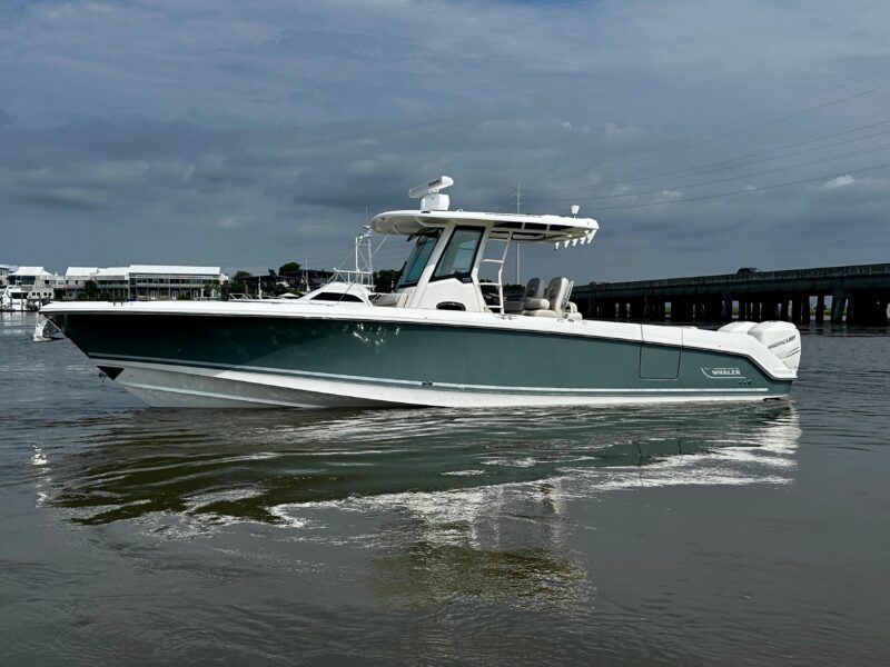 2019 Boston Whaler 330 Outrage